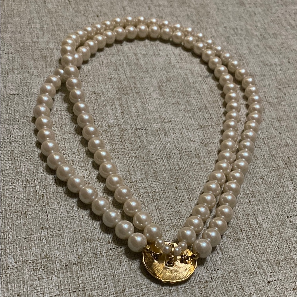 Vintage Cream and Gold Pearl Necklace - Picture 9 of 11